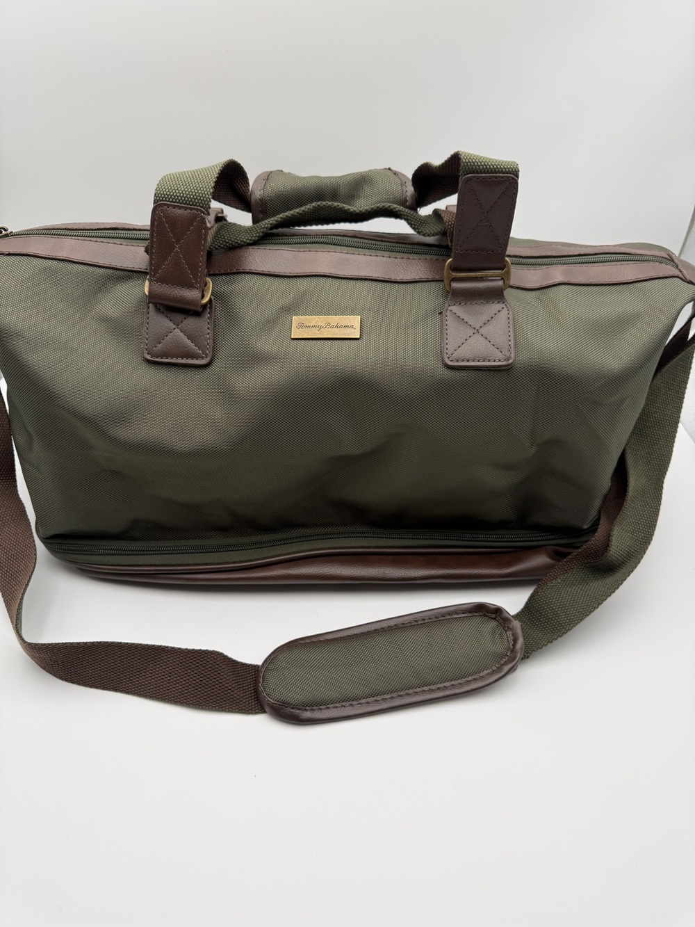 Tommy Bahama Olive Green Travel Duffel Gym Bag w/ Bottom Shoe Compartment